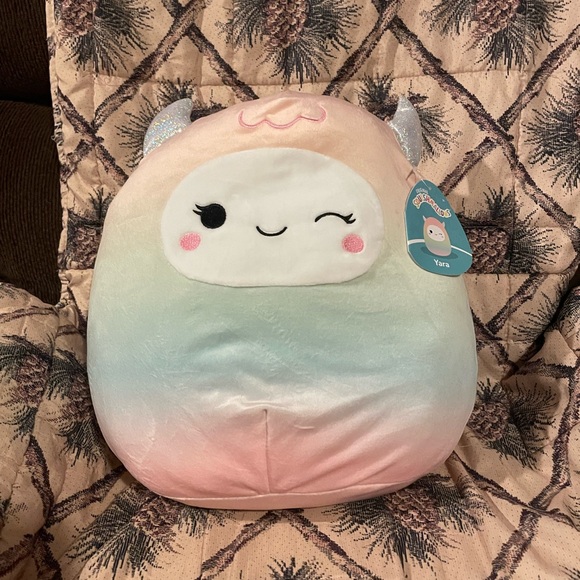 12” Yara the Yeti Squishmallow - Picture 1 of 1